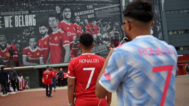 Quang cảnh bên ngoài khu vực sân Old Trafford