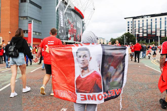 Không khí sôi động ở sân Old Trafford