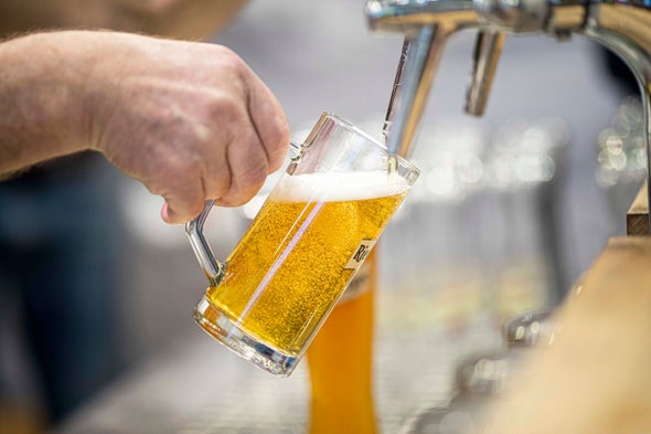 Đại gia bia kiếm được 3 tỉ USD nhờ bán rượu - 1