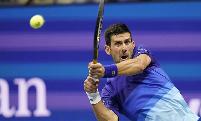 Djokovic là tay vợt đối diện nguy cơ mất break đầu tiên nhưng anh đã thoát hiểm