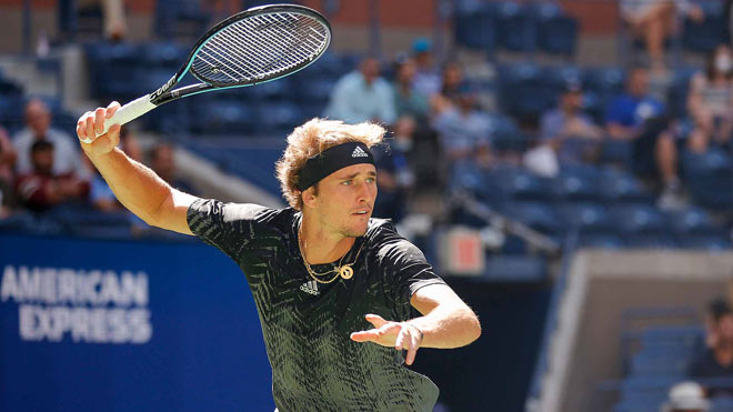 Zverev nhanh chóng gỡ hòa sau 2 game đầu set 1