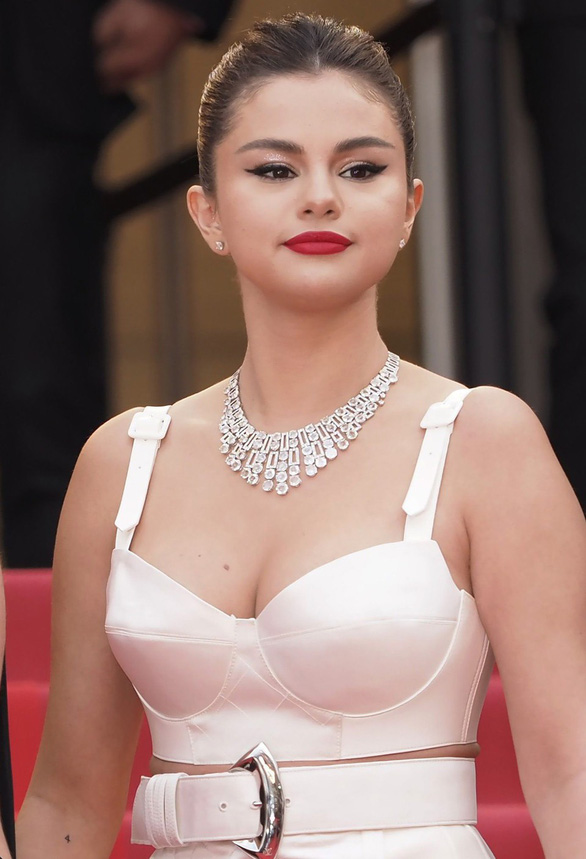 Selena Gomez thường xuyên đối mặt với việc tăng cân.