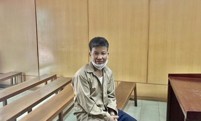 Bị cáo Bùi Chí Thanh tại phiên xử sơ thẩm. Ảnh: H.YẾN