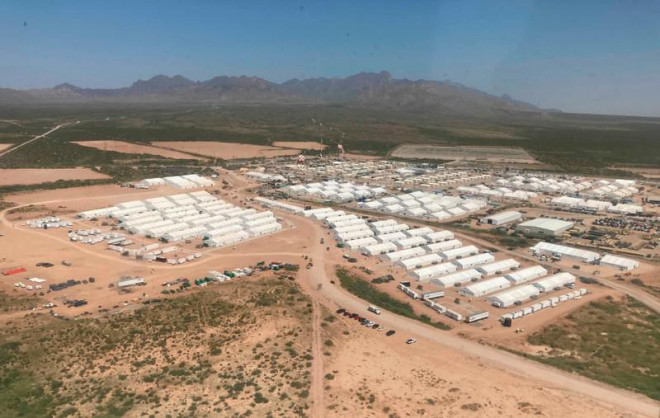 Chính quyền Mỹ sử dụng căn cứ quân sự Fort Bliss ở TP El Paso, bang Texas làm nơi tạm trú cho những người tị nạn Afghanistan. Ảnh: AP