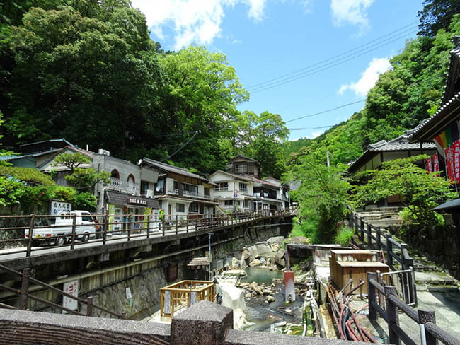 13. Yunomine Onsen (tỉnh Wakayama)

Nơi này được đăng ký là Di sản văn hóa thế giới, nhiều người tìm đến đây để nghỉ dưỡng.
