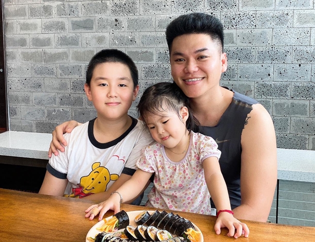 Hiện tại, sau 5 năm gắn bó, cặp đôi đã có chung 1 cô con gái. Để đạt được trái ngọt như hôm nay, Lê Phương và Trung Kiên đã phải trải qua những áp lực nặng nề từ gia đình và dư luận.

