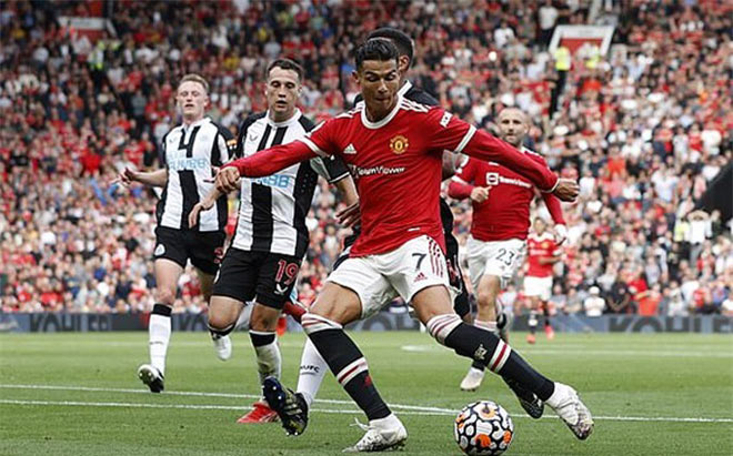 Ronaldo lập cú đúp giúp MU đại thắng Newcastle ở sân nhà Olfd Trafford