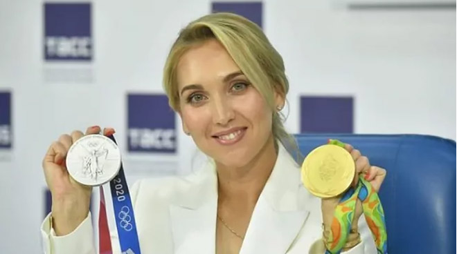 Hai tấm huy chương Olympic của người đẹp Elena Vesnina đã bị đánh cắp