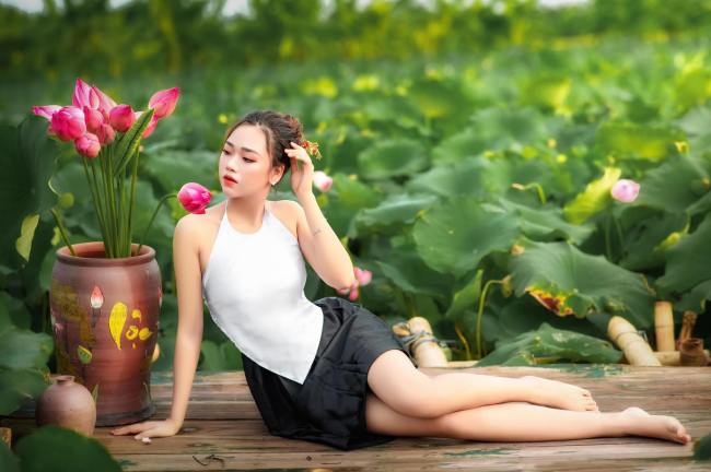 Nữ sinh 19 tuổi được đánh giá sở hữu vẻ ngoài cuốn hút, nổi bật giữa đám đông, chiếm cảm tình của người đối diện bởi gương mặt thanh tú và nụ cười tỏa nắng.
