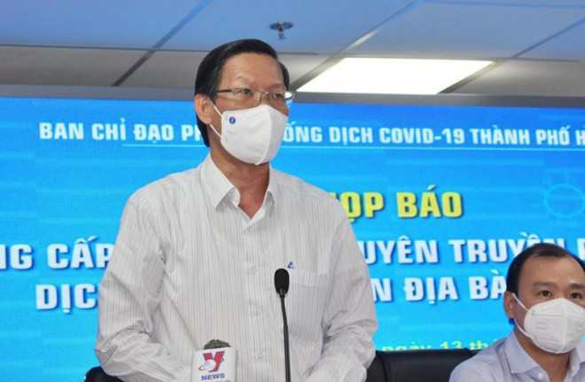 Chủ tịch UBND TP.HCM Phan Văn Mãi nói tại buổi họp báo. Ảnh: TÁ LÂM