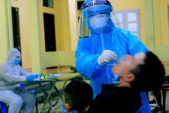 CDC Quảng Ninh lấy xét nghiệm SARS-CoV-2