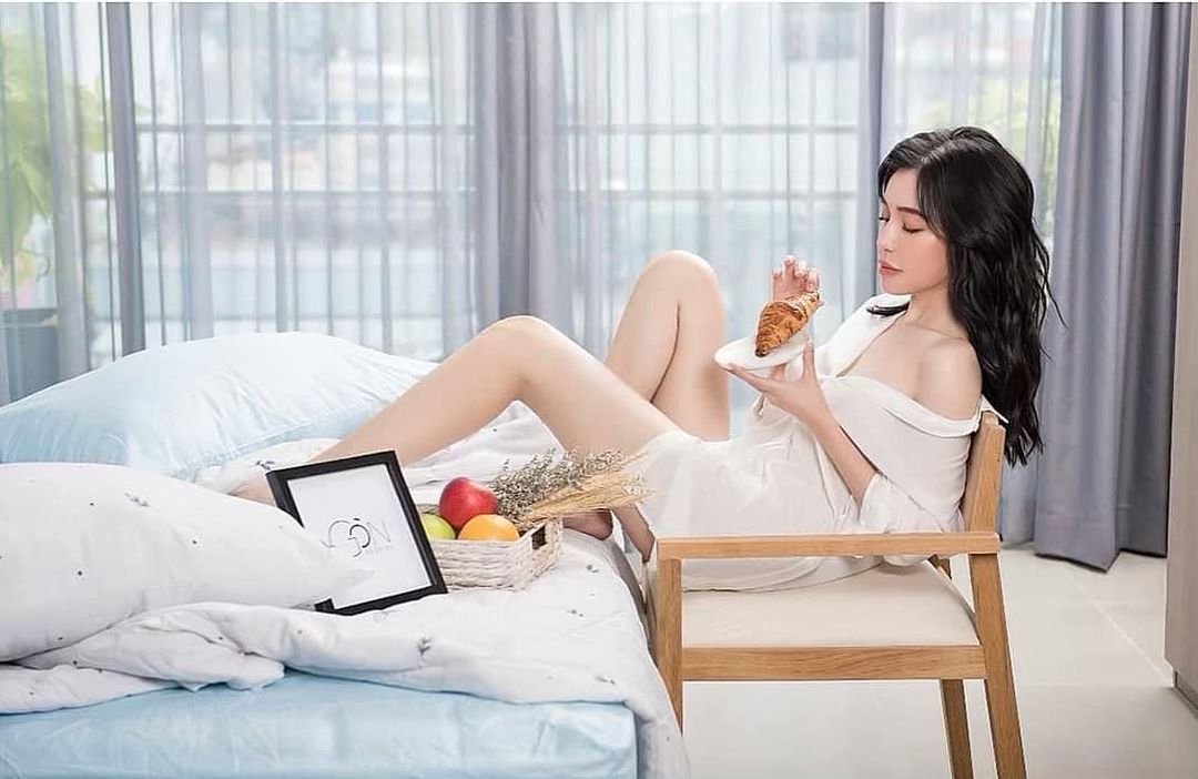 Hình ảnh trong bộ ảnh cũ được Elly Trần mới đăng trên trang cá nhân.