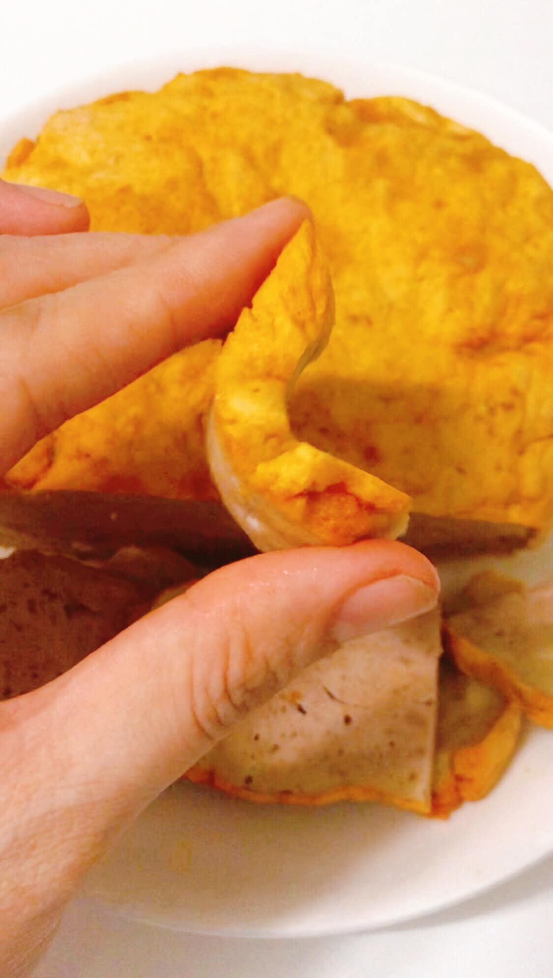 Không ngờ cách làm xúc xích bằng thịt đông lại ngon như vậy, trẻ con thích mê - 7