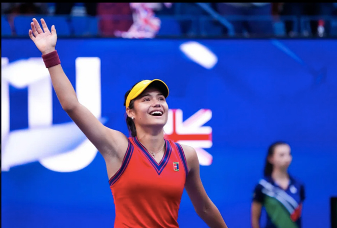 1. Emma Raducanu (tennis). Kì tích giành danh hiệu US Open ở tuổi 18 của Raducanu được Sun Sports đánh giá là cột mốc vĩ đại bậc nhất so với các thành tích đặc biệt của các VĐV, đội tuyển khác của Anh thời gian vừa qua.