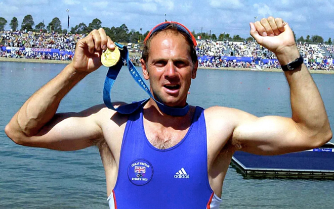 3. Steve Redgrave (chèo thuyền). Huyền thoại 59 tuổi được phong tước Hiệp sĩ, trở thành VĐV chèo thuyền đầu tiên mang về cho Anh 5 tấm HCV Olympic. Ông giải nghệ tại Olympic Sydney 2000, ở tuổi 38.