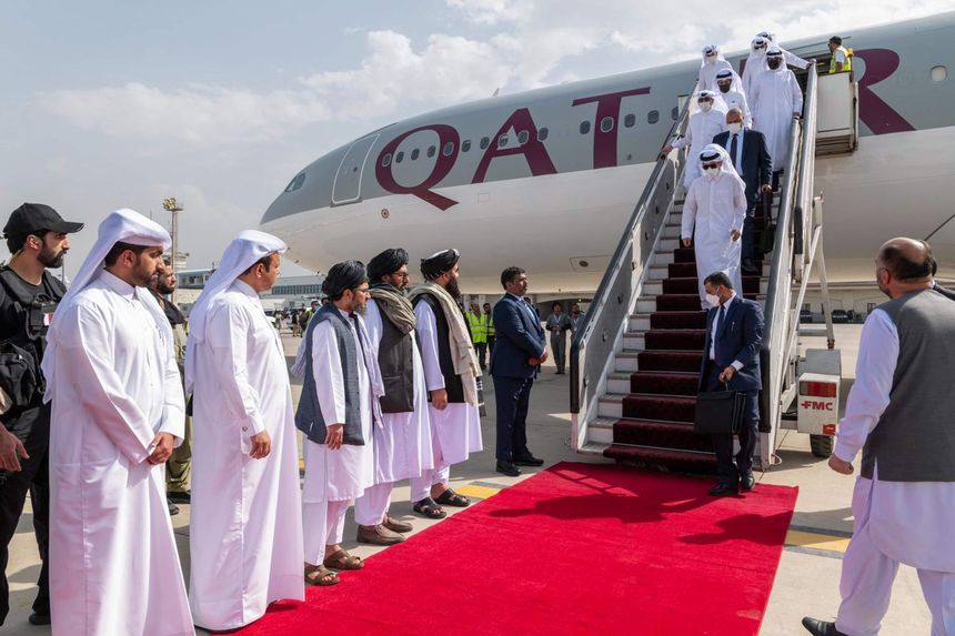 Ngoại trưởng Qatar&nbsp;Mohammed bin Abdulrahman al-Thani đặt chân tới thủ đô Kabul, Afghanistan ngày 12.9.