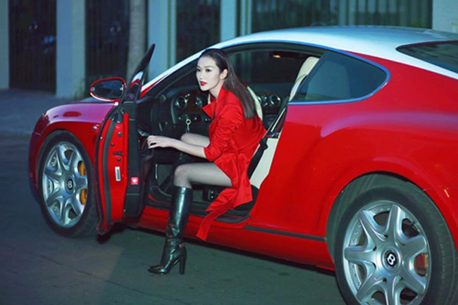 Năm 2015 nữ diễn viên tự lái chiếc xe Bently siêu sang đến dự ra mắt phim "Fast &Furious".

