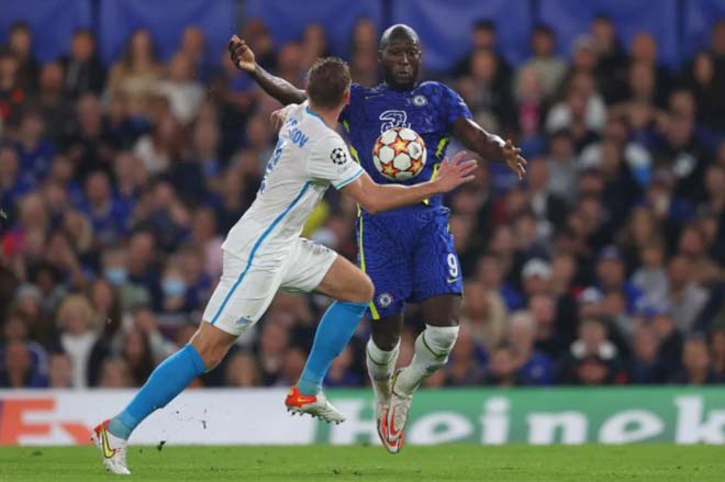 Lukaku (áo xanh thẫm) tiếp tục chơi tốt cùng Chelsea khi tiếp Zenit ở Champions League