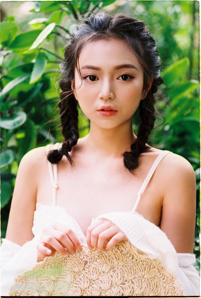 Kim Chi thường xuất hiện trong những bộ ảnh gợi cảm. 
