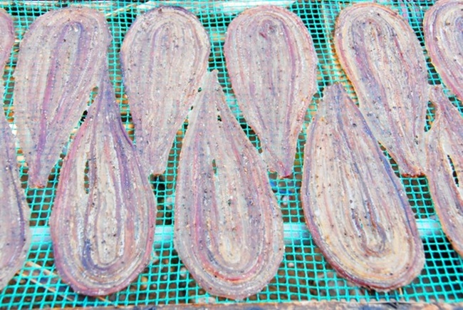 Khô rắn được bán nhiều ở các chợ tại miền Tây và cả trên mạng.
