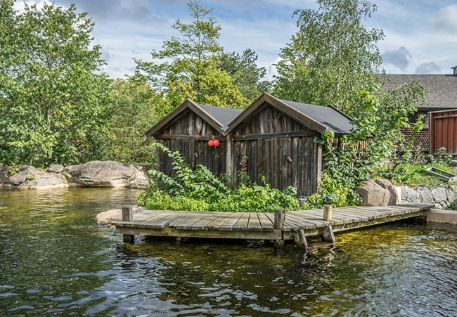 Công viên quốc gia Hoàng gia, Stockholm, Thụy Điển: Là một trong những công viên có nhiều động vật hoang dã nhất, công viên có diện tích 27km2 này là nơi sinh sống của nai sừng tấm, hươu, nai, thỏ rừng và nhiều loài chim quý hiếm.&nbsp;
