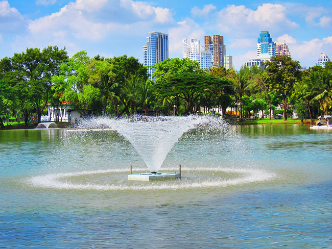 Công viên Lumphini, Bangkok, Thái Lan: Công viên Lumphini là một công viên giữa đô thị đáng kinh ngạc, với hồ nước, đường chạy, hàng trăm cây xanh và nhiều điều thú vị khác nữa.&nbsp;
