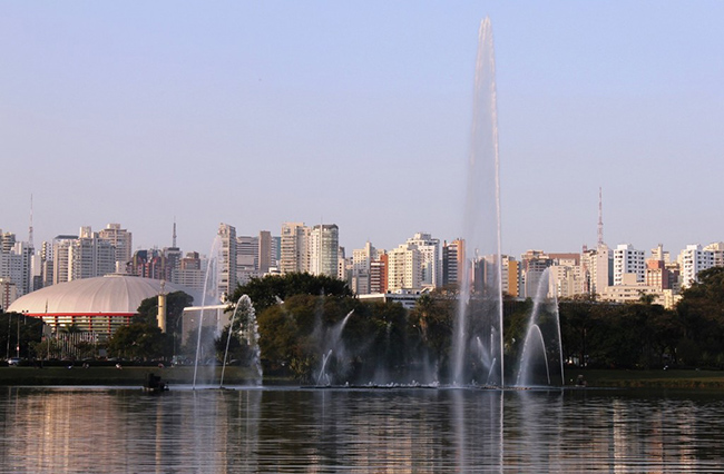 Công viên Ibirapuera, São Paulo, Brazil: Công viên xây dựng từ năm 1954 này nằm giữa nội thành Brazil. Đây là một trong những địa điểm nổi tiếng nhất cho các hoạt động và sự kiện ngoài trời ở São Paulo. 
