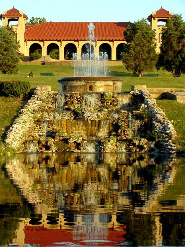 Forest Park, St Louis, Mỹ: Nằm ở St Louis, Missouri, Forest Park trải dài trên diện tích rất rộng và đóng vai trò là trung tâm văn hóa của thành phố, bao gồm bảo tàng nghệ thuật, bảo tàng lịch sử, trung tâm khoa học, sở thú và sân trượt băng...
