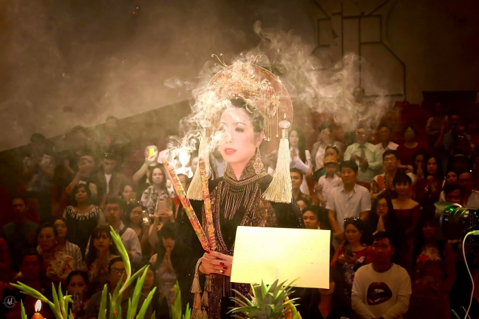 NSƯT Trịnh Kim Chi chia sẻ loạt hình ảnh vào những ngày giỗ tổ nghề các năm trước