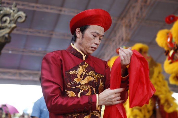 Danh hài Hoài Linh trong lần tổ chức giỗ Tổ nghề sân khấu vào những năm trước