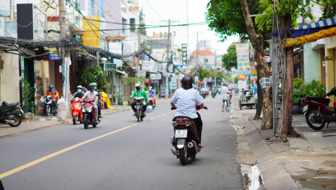 Đường phố quận 7 trong những ngày đầu thí điểm "bình thường mới"