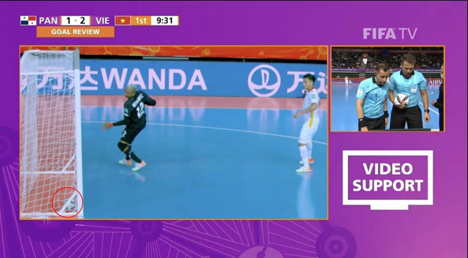 Công nghệ VS và trọng tài chính người Bồ Đào Nha Eduardo Fernandes gây tranh cãi khi không công nhận bàn thắng cho thủ thành Hồ Văn Ý (ĐT Futsal Việt Nam)