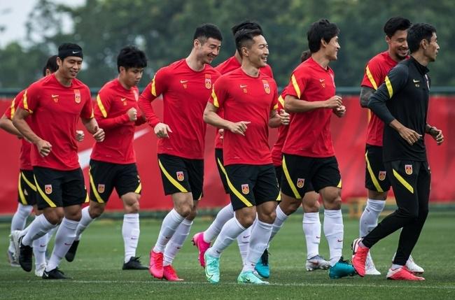 Đội tuyển Trung Quốc tích cực tập luyện chuẩn bị gặp Việt Nam