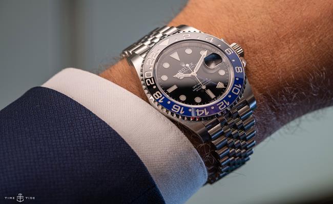 Cựu cầu thủ rất yêu thích những chiếc đồng hồ của nhãn hiệu Rolex. Chiếc Rolex Master 2 này được Công Vinh tại Hàn Quốc với giá 14.000 USD (318 triệu đồng).
