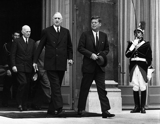 Tổng thống Pháp Charles De Gaulle gặp Tổng thống Mỹ&nbsp;John F. Kennedy tại Điện Elysee năm 1961.