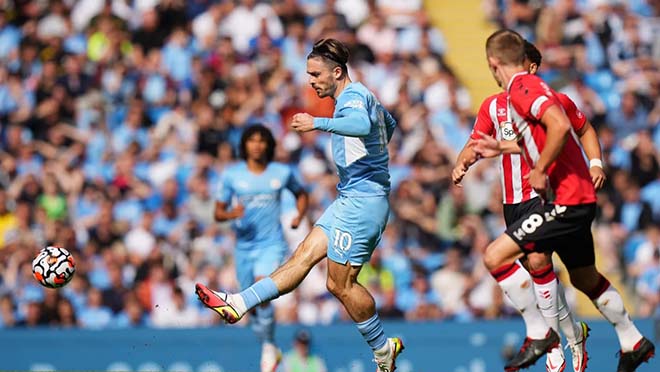 Jack Grealish (áo xanh) là điểm sáng của Man City