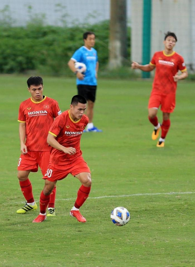 Phạm Tuấn Hải tập luyện trong màu áo đội tuyển Việt Nam. Ảnh: VFF
