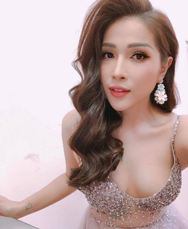 Khả Như còn được nhắc đến là một “đại gia” của showbiz Việt khi có khối tài sản không dưới 120 tỷ theo tiết lộ của những đồng nghiệp thân thiết.
