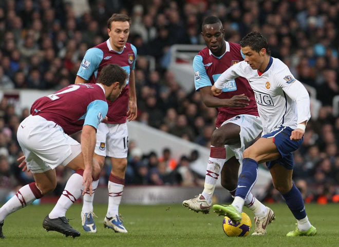 Ronaldo từng 5 lần ghi bàn vào lưới West Ham trong 7 lần cùng MU chạm trán đối thủ này ở giai đoạn đầu tiên anh chơi cho "Quỷ đỏ"