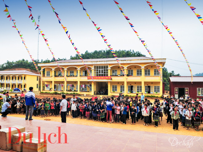 Ngôi trường ở La Pán Tẩn ngày ấy, giờ đây đã khang trang sạch đẹp hơn&nbsp;