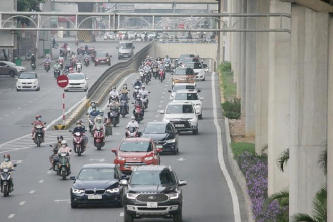 Hầm chui Thanh Xuân cũng rất nhộn nhịp trong sáng đầu tuần.