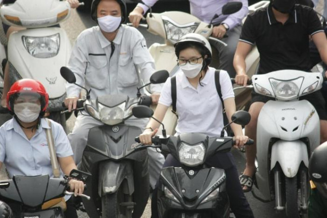 Mật độ phương tiện tại các nút giao thông trọng điểm của Thủ đô tăng lên bất thường vào ngày làm việc đầu tiên trong tuần.