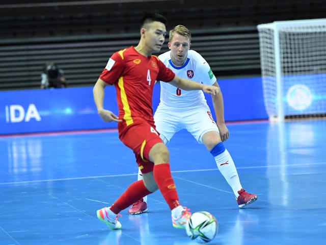 ĐT futsal Việt Nam thể hiện tinh thần chiến đấu kiên cường