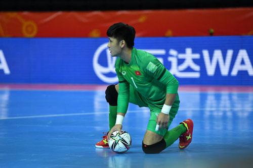 Thủ thành Hồ Văn Ý góp công lớn giúp tuyển futsal Việt Nam vào vòng 1/8 FIFA Futsal World Cup 2021 Ảnh: VFF