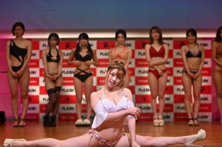 Thí sinh hoa hậu Nhật khiến khán giả giật mình vì thân hình sồ sề
