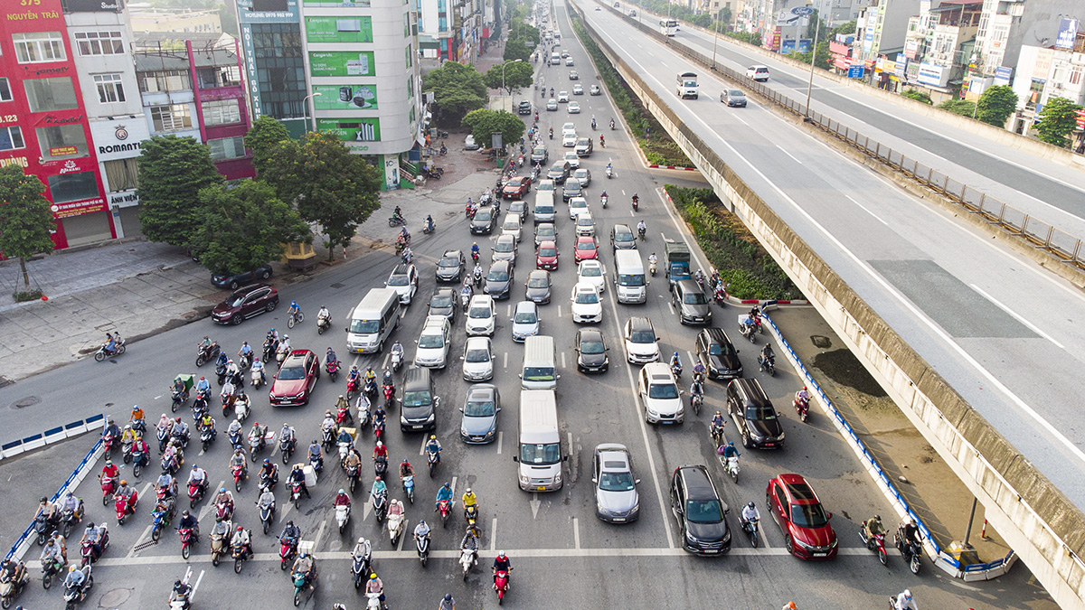 Hình ảnh giao thông ngã tư Khuất Duy Tiến nhìn từ trên cao