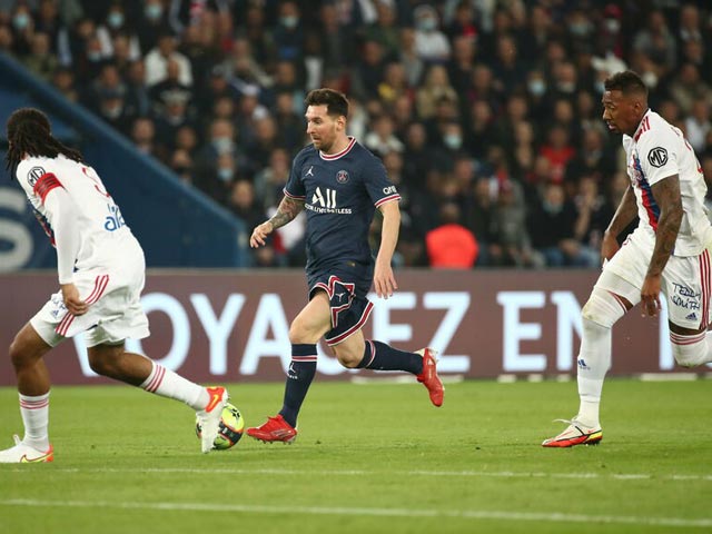 Messi bị đau ở trận gặp Lyon