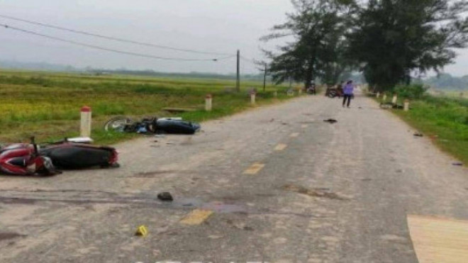 Hiện trường vụ tai nạn làm 5 người chết, 2 người bị thương. Ảnh: Công an Phú Thọ