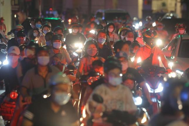 Phó Bí thư Hà Nội: Thành quả chống dịch của thành phố bị thách thức sau đêm Trung thu - 1