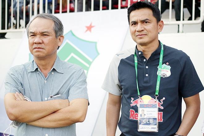 Bầu Đức ủng hộ phương án dừng V-League 2021 bất chấp HAGL đang có nhiều cơ hội vô địch.